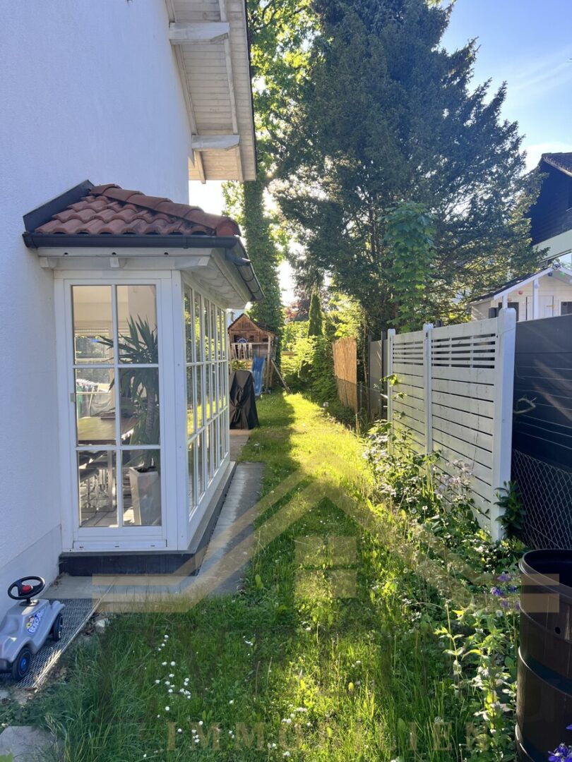 Seitlicher Gartenzugang