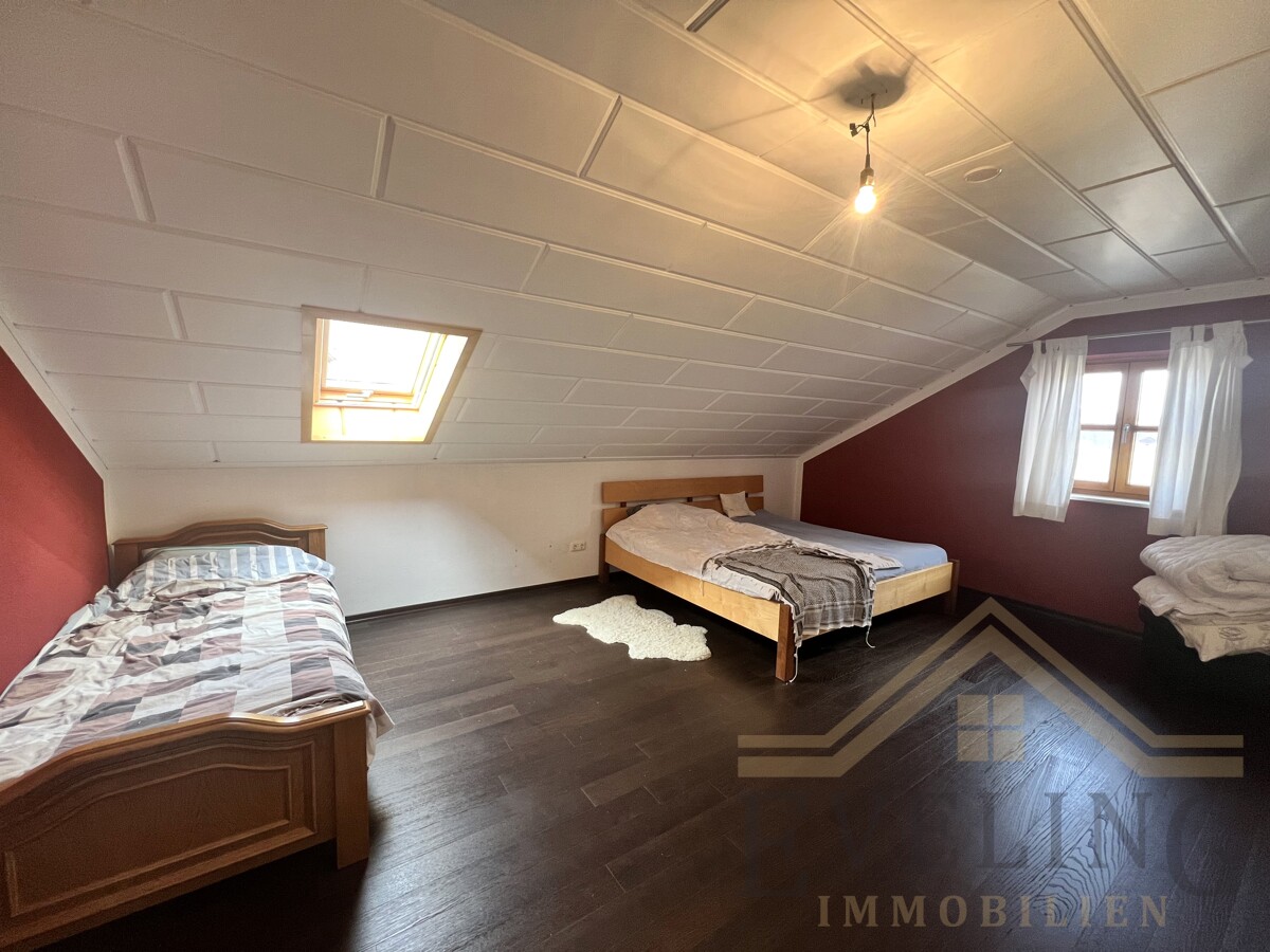 Schlafzimmer DG