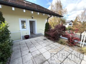 Privater Dachgarten und Eingang Wohnung